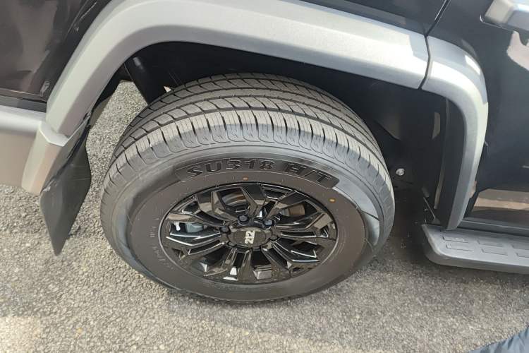 Used 212 T01 2024 2.0T Explorer Exterior 5
