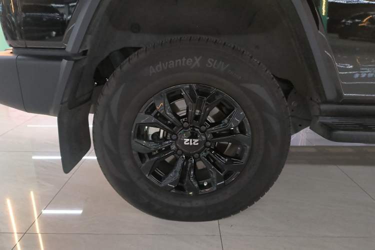 Used 212 T01 2024 2.0T Explorer Exterior 5