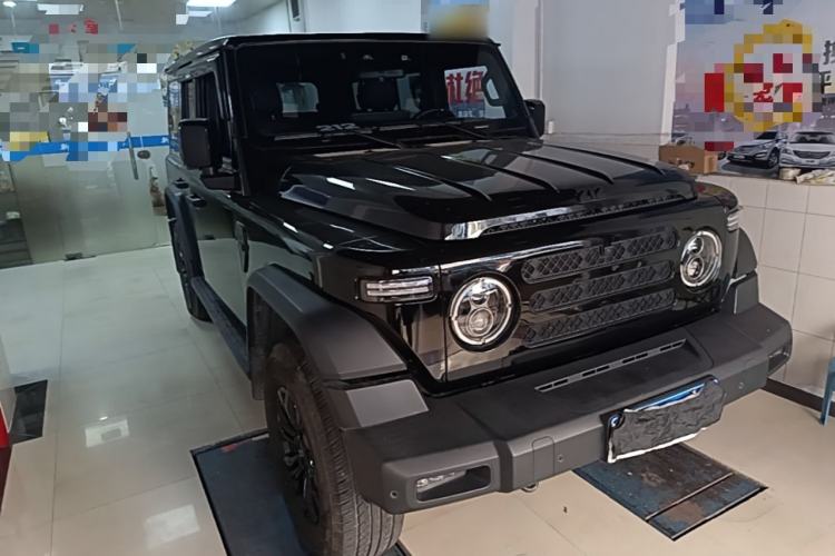 Used 212 T01 2024 2.0T Explorer Front Right 45 Deg