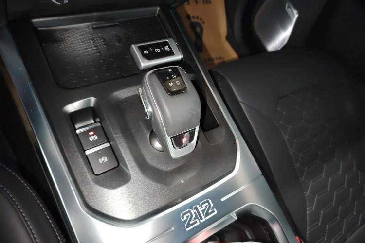 Used 212 T01 2024 2.0T Mechanic Gear Lever