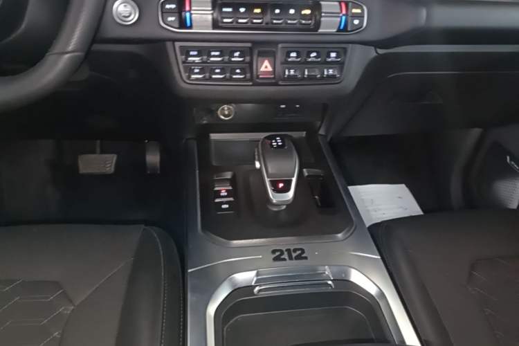 Used 212 T01 2024 2.0T Explorer Gear Lever