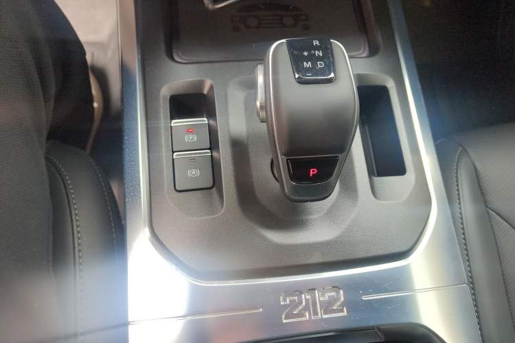 Used 212 T01 2024 2.0T Mechanic Gear Lever