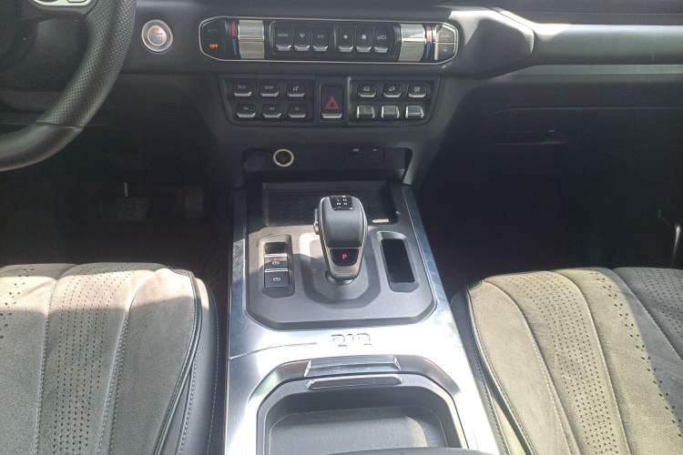 Used 212 T01 2024 2.0T Explorer Gear Lever