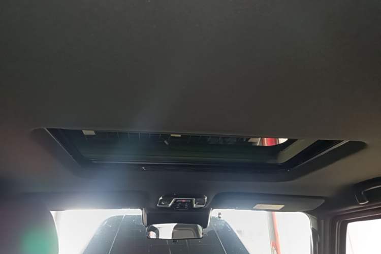 Used 212 T01 2024 2.0T Explorer Headliner