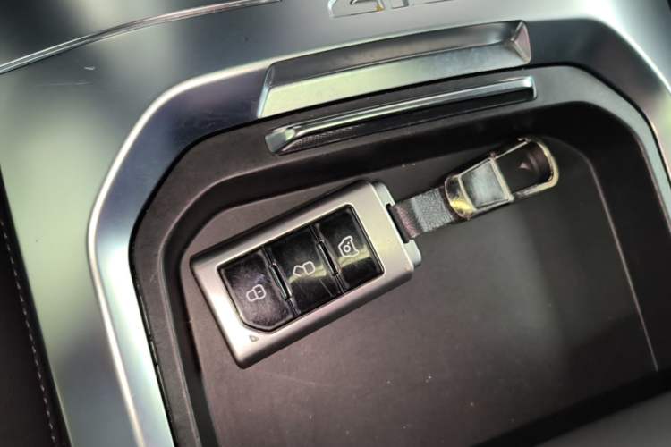 Used 212 T01 2024 2.0T Explorer Interior 1