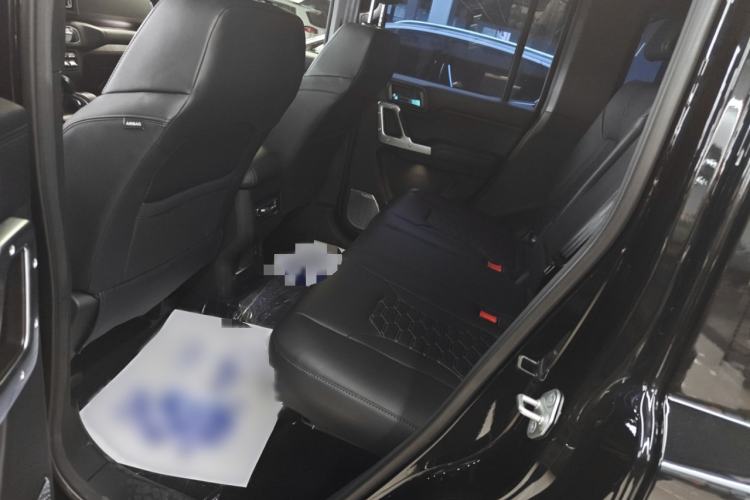 Used 212 T01 2024 2.0T Explorer Interior 2