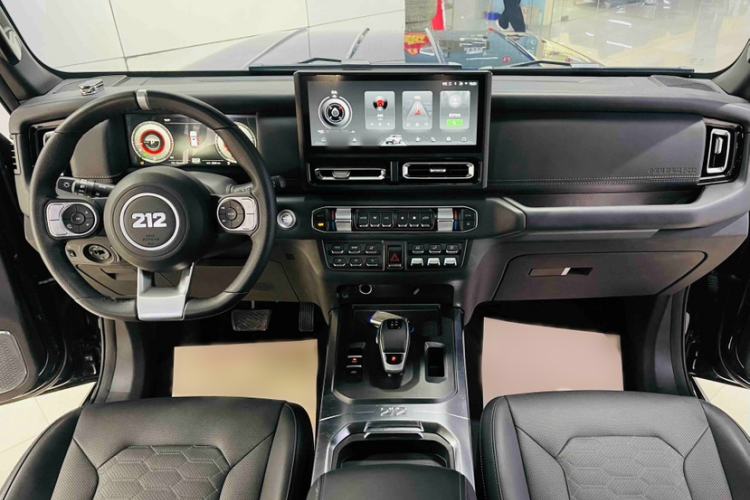 Used 212 T01 2024 2.0T Mechanic Interior 3