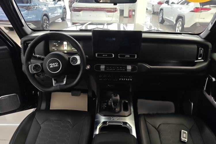 Used 212 T01 2024 2.0T Explorer Interior 3