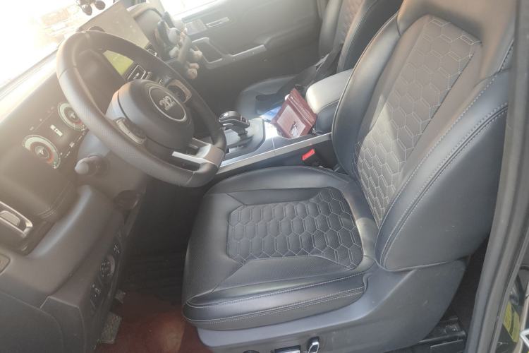 Used 212 T01 2024 2.0T Explorer Left Front Seat