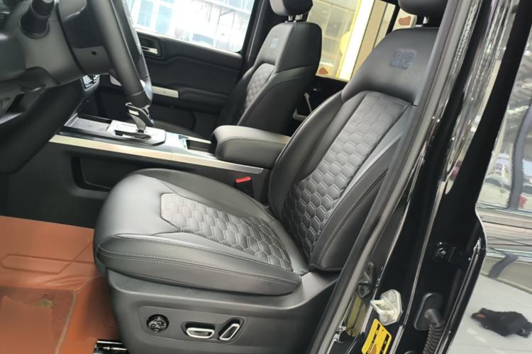 Used 212 T01 2024 2.0T Explorer Left Front Seat