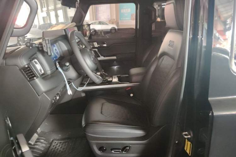 Used 212 T01 2024 2.0T Explorer Left Front Seat