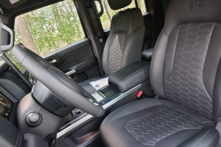 Used 212 T01 2024 2.0T Explorer Left Front Seat