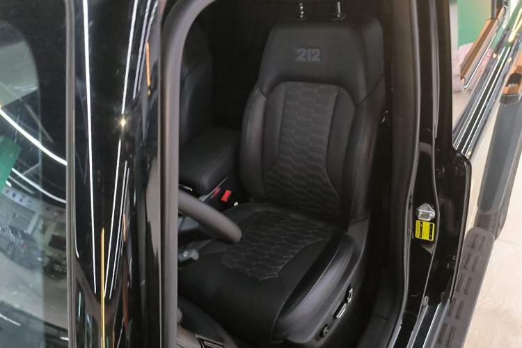 Used 212 T01 2024 2.0T Explorer Left Front Seat