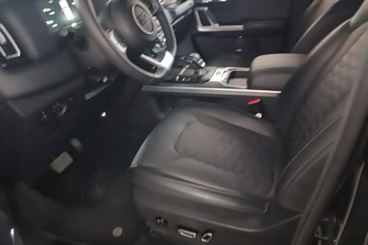 Used 212 T01 2024 2.0T Explorer Left Front Seat