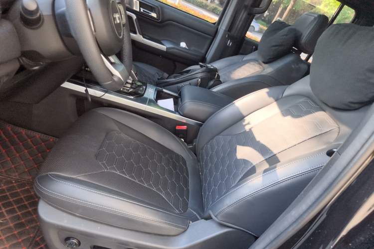 Used 212 T01 2024 2.0T Explorer Left Front Seat
