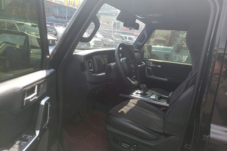 Used 212 T01 2024 2.0T Explorer Left Front Seat