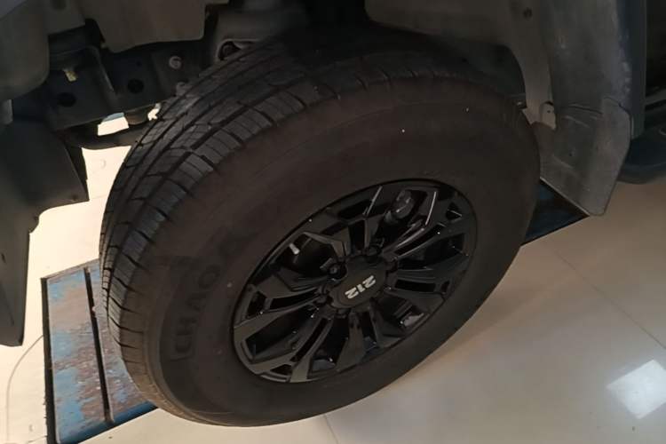 Used 212 T01 2024 2.0T Explorer Left Front Wheel Hub