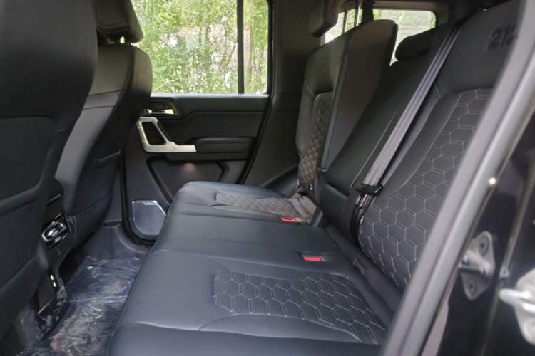 Used 212 T01 2024 2.0T Explorer Left Rear Seat