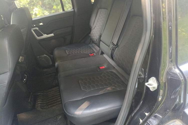 Used 212 T01 2024 2.0T Explorer Left Rear Seat
