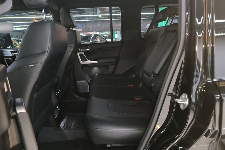 Used 212 T01 2024 2.0T Explorer Left Rear Seat