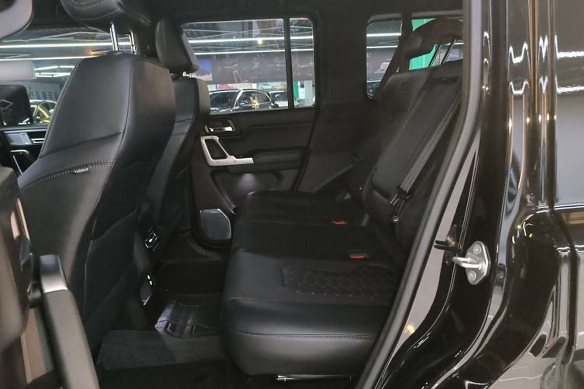 Used 212 T01 2024 2.0T Explorer Left Rear Seat