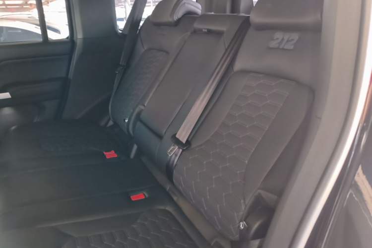 Used 212 T01 2024 2.0T Mechanic Left Rear Seat