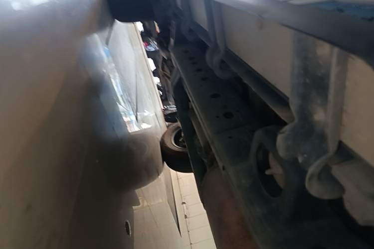 Used 212 T01 2024 2.0T Explorer Left Side Sill