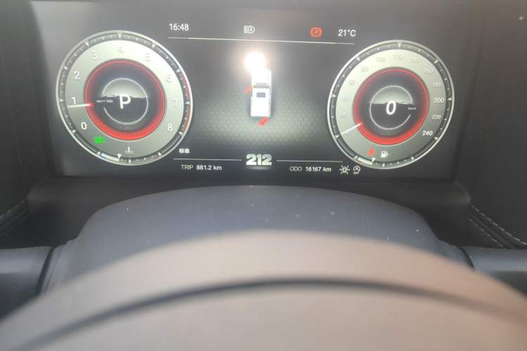 Used 212 T01 2024 2.0T Explorer Odometer Close Up