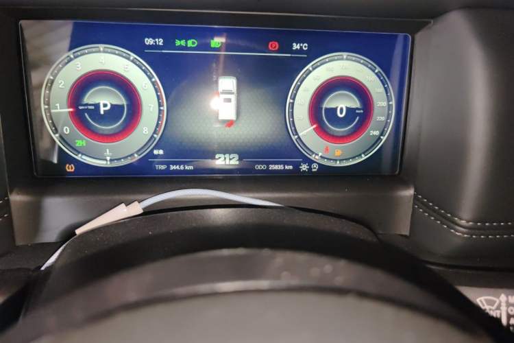 Used 212 T01 2024 2.0T Explorer Odometer Close Up