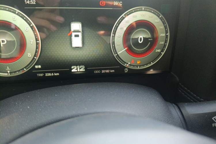 Used 212 T01 2024 2.0T Explorer Odometer Close Up