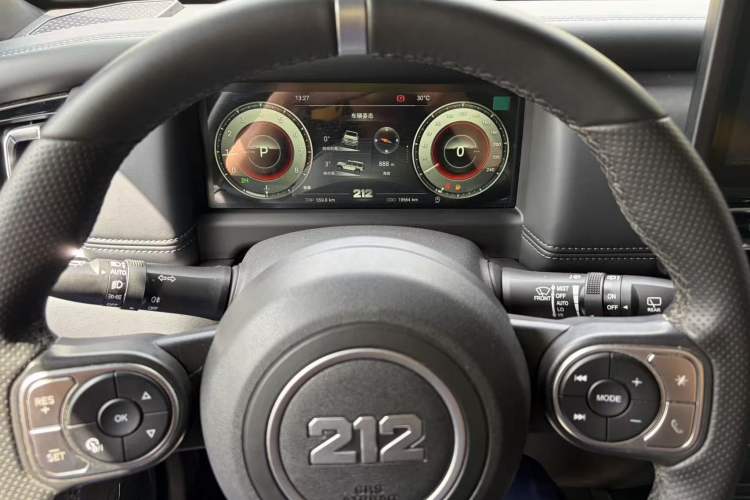 Used 212 T01 2024 2.0T Mechanic Odometer Close Up
