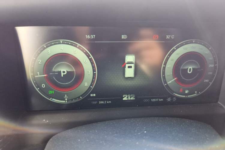 Used 212 T01 2024 2.0T Explorer Odometer Close Up
