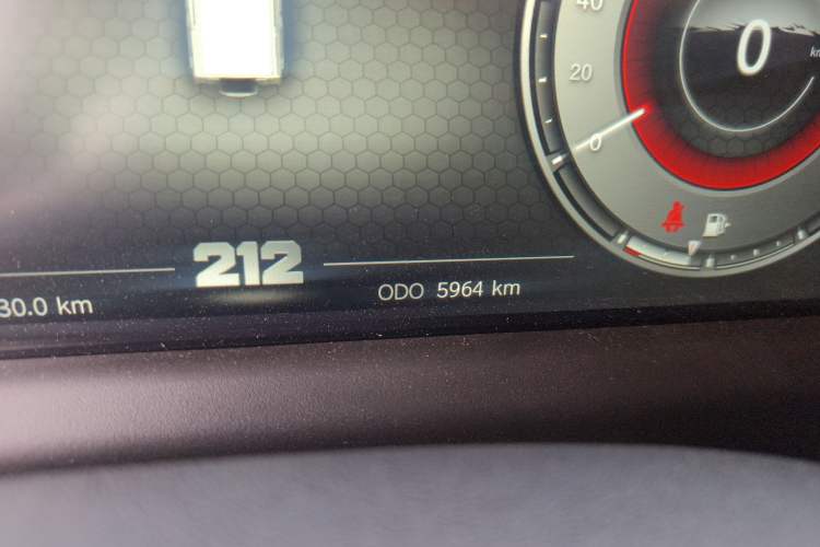 Used 212 T01 2024 2.0T Mechanic Odometer Close Up