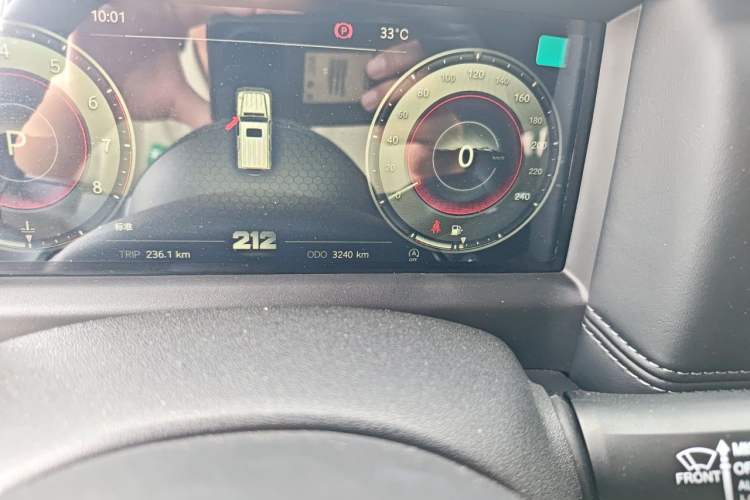 Used 212 T01 2024 2.0T Mechanic Odometer Close Up