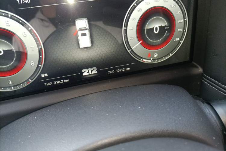 Used 212 T01 2024 2.0T Mechanic Odometer Close Up