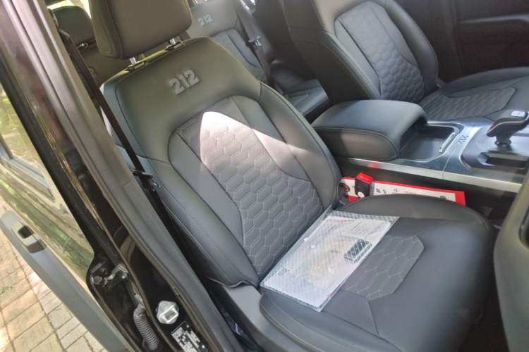 Used 212 T01 2024 2.0T Explorer Right Front Seat