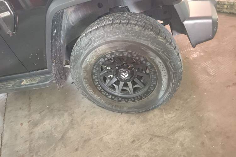 Used 212 T01 2024 2.0T Explorer Right Front Wheel Hub