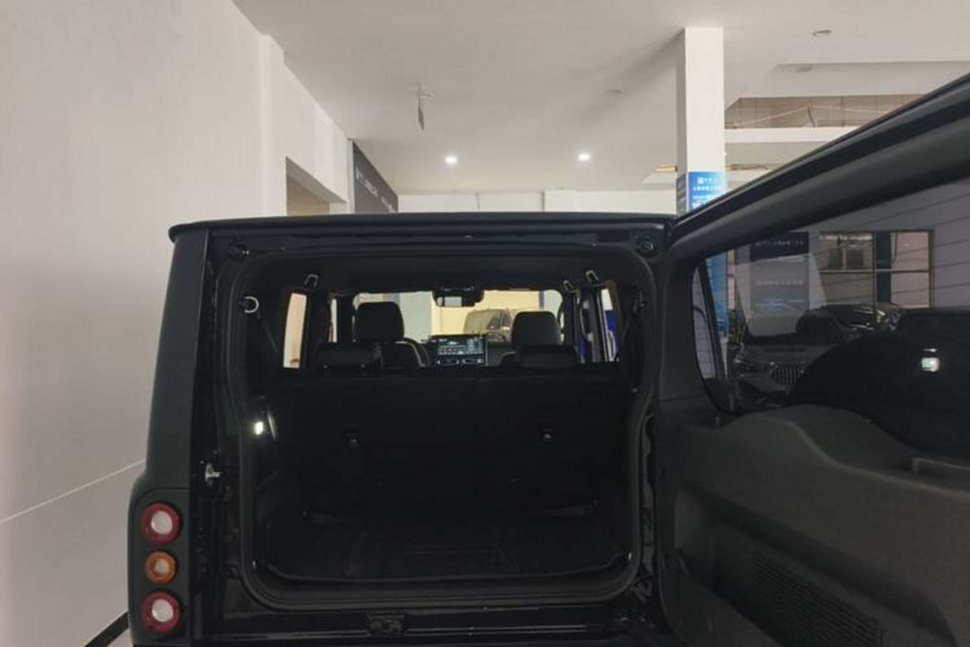 Used 212 T01 2024 2.0T Mechanic Trunk