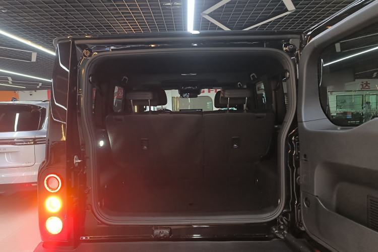 Used 212 T01 2024 2.0T Explorer Trunk