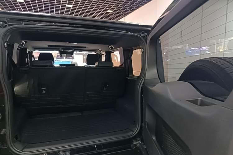 Used 212 T01 2024 2.0T Explorer Trunk
