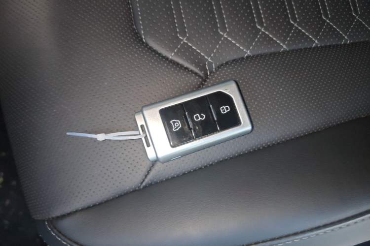 Used 212 T01 2024 2.0T Explorer Vehicle Key