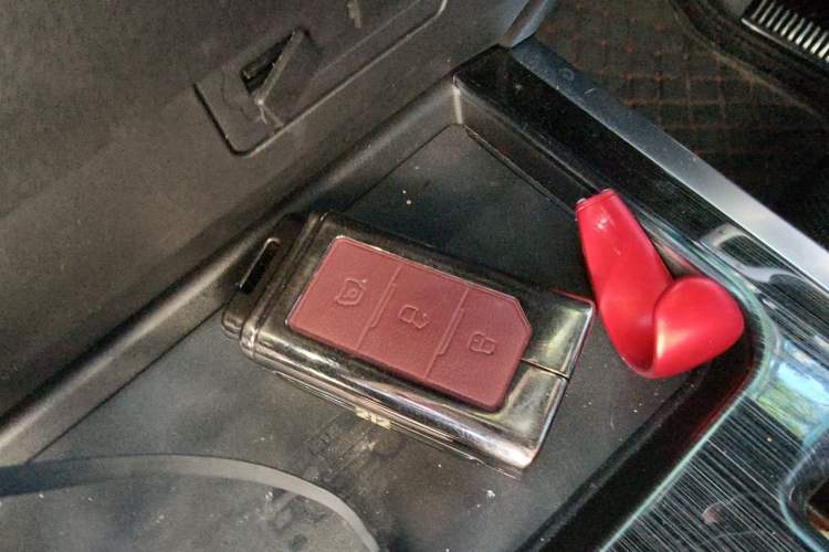 Used 212 T01 2024 2.0T Explorer Vehicle Key