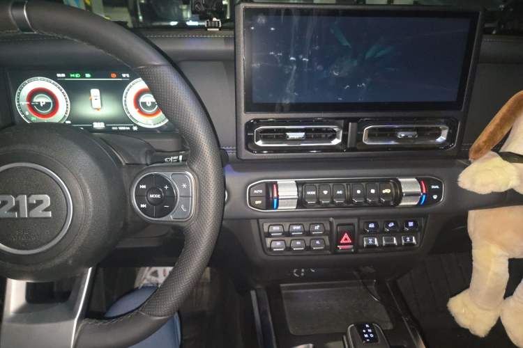 Used 212 T01 2024 2.0T Explorer Audio And AC Panel