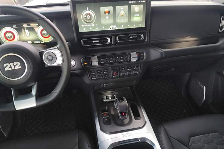 Used 212 T01 2024 2.0T Explorer Audio And AC Panel