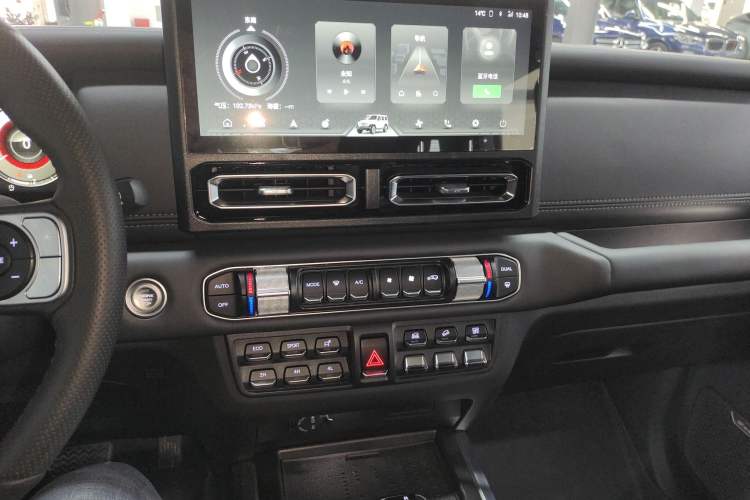 Used 212 T01 2024 2.0T Mechanic Audio And AC Panel
