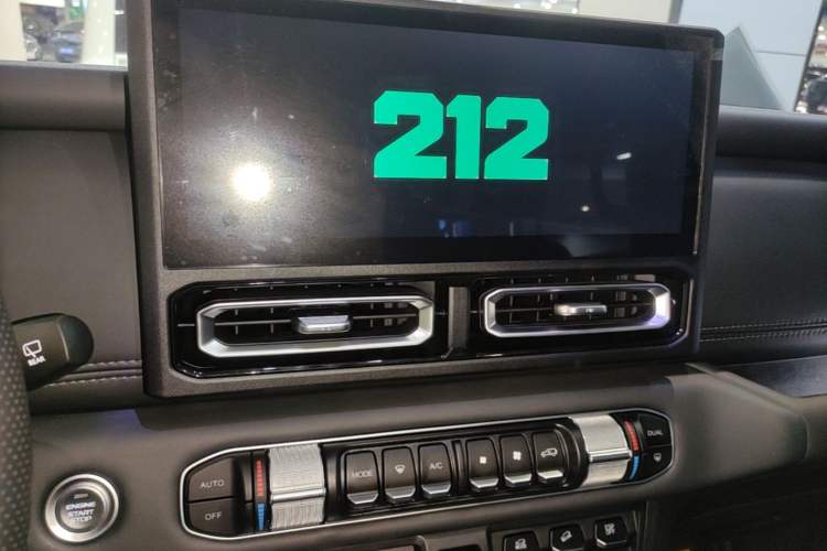 Used 212 T01 2024 2.0T Explorer Audio And AC Panel