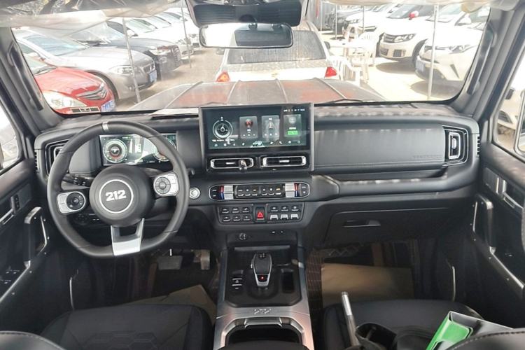 Used 212 T01 2024 2.0T Mechanic Center Console