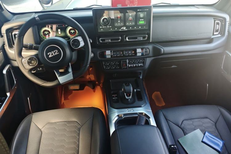 Used 212 T01 2024 2.0T Explorer Center Console