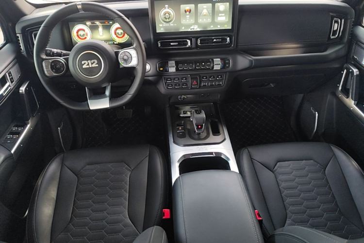Used 212 T01 2024 2.0T Explorer Center Console