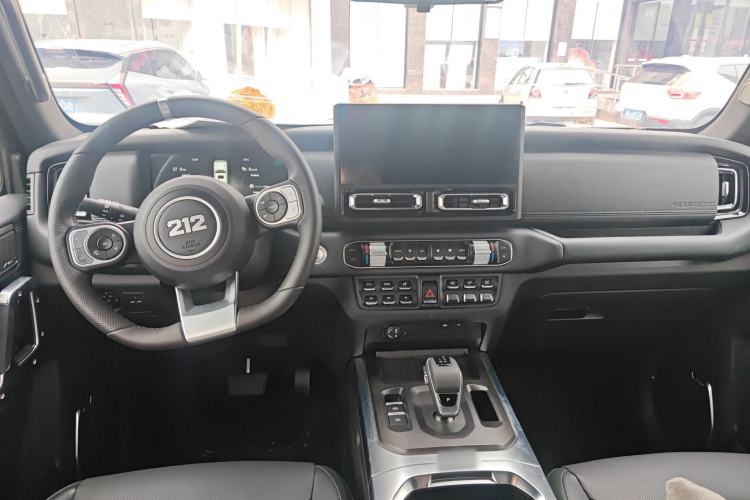 Used 212 T01 2024 2.0T Mechanic Center Console